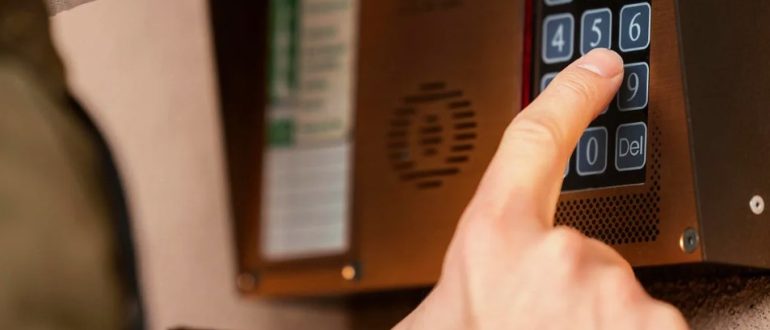 Почему домофон стал необходимостью в современных городах