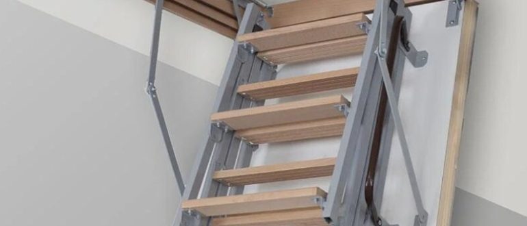 Чердачная лестница с люком: экономия пространства без компромиссов