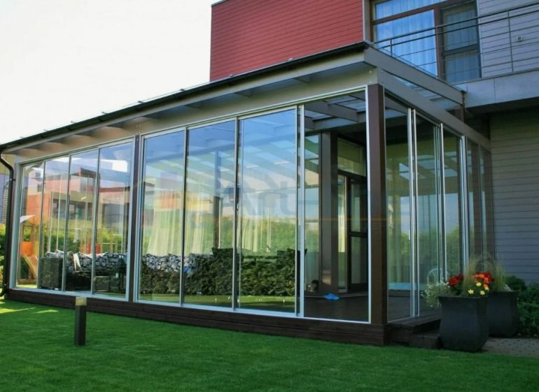 Тёплое или холодное остекление террасы — что подходит именно вам