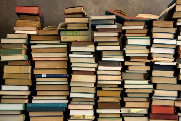 Как продать старые книги с пользой и освободить место дома